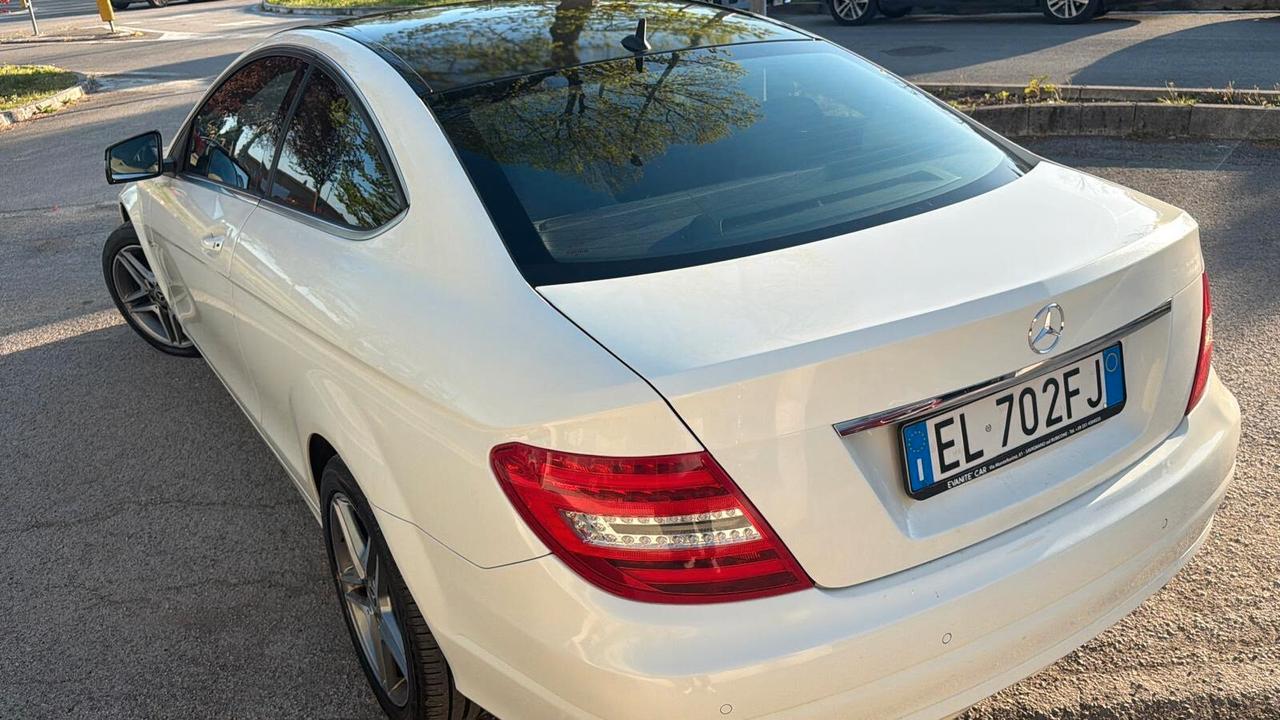 Mercedes-benz C 220 CDI BlueEFFICIENCY Coupé Avantgarde