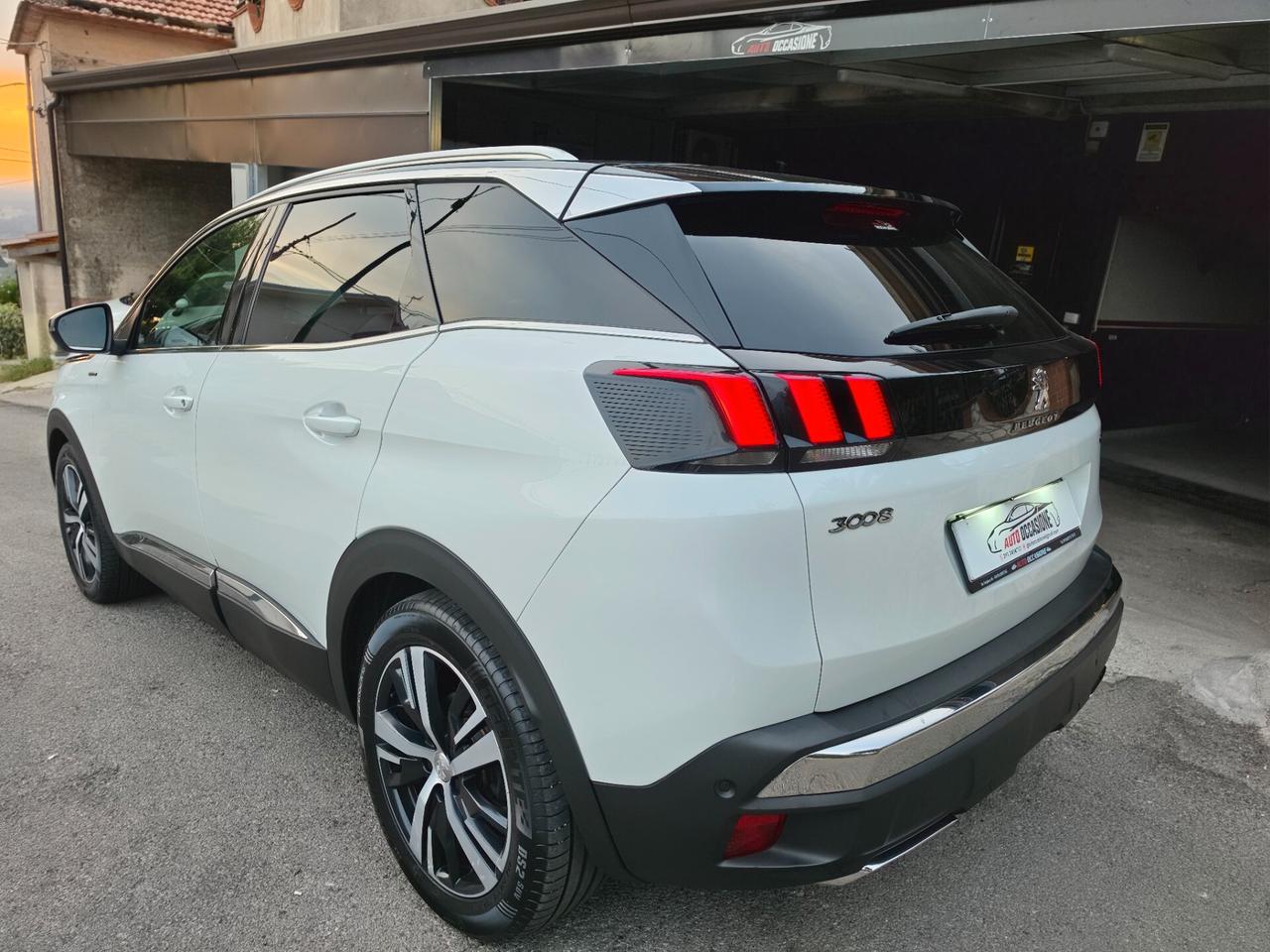 Peugeot 3008 1.6 bluehdi 120 EAT6 GT Line *Tetto