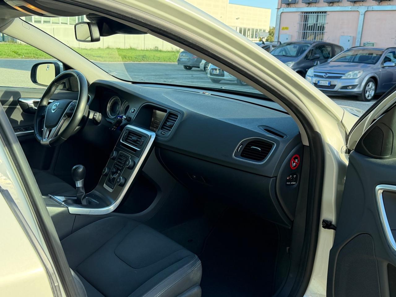 Volvo V60 D3 163CV R-design 2012