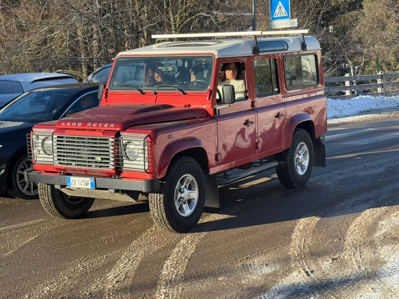 Land Rover Defender 110 2.4 TD4 Station Wagon SE