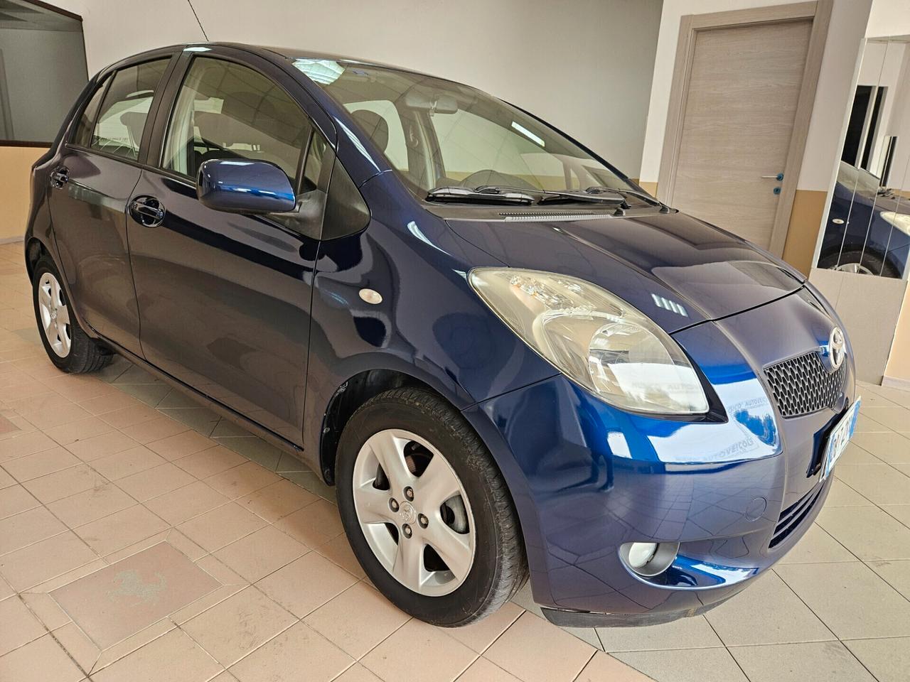 Toyota Yaris 1.0 5 porte