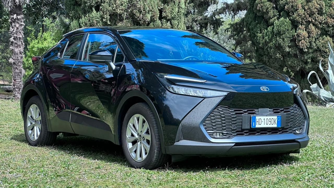Toyota C-HR 1.8 HV Active 2024 solo 5.500KM PERFETTA leggi testo