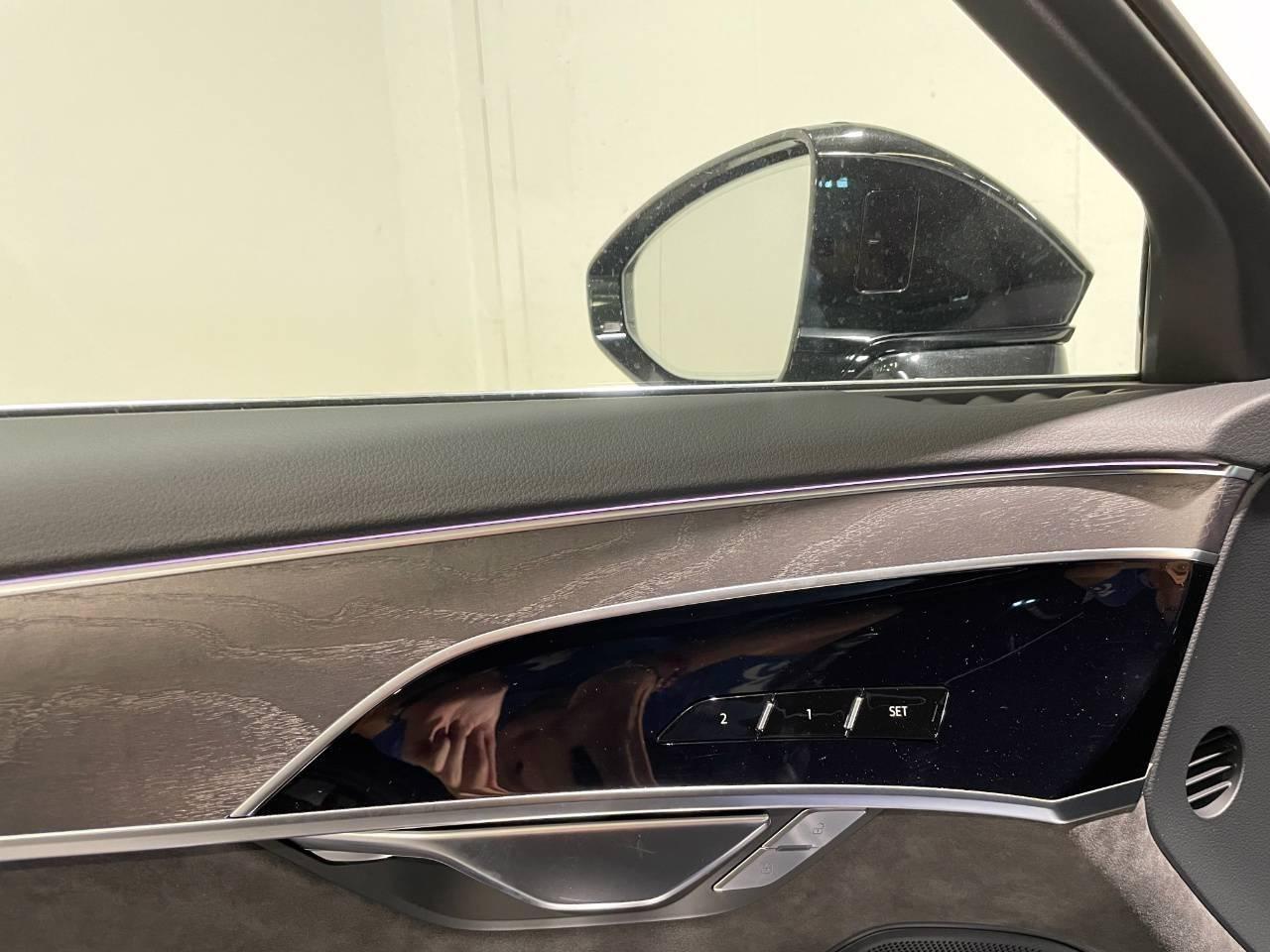 AUDI A8 60 TFSIe QUATTRO TIPTRONIC