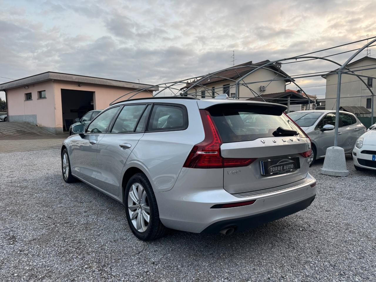 Volvo V60 B4 (d) Geartronic Momentum Business