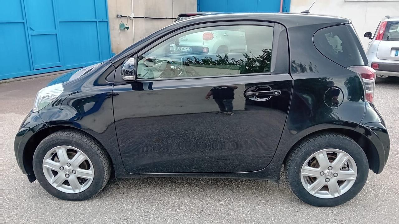 Toyota iQ-1.0 benz-cambio manuale -full-2012