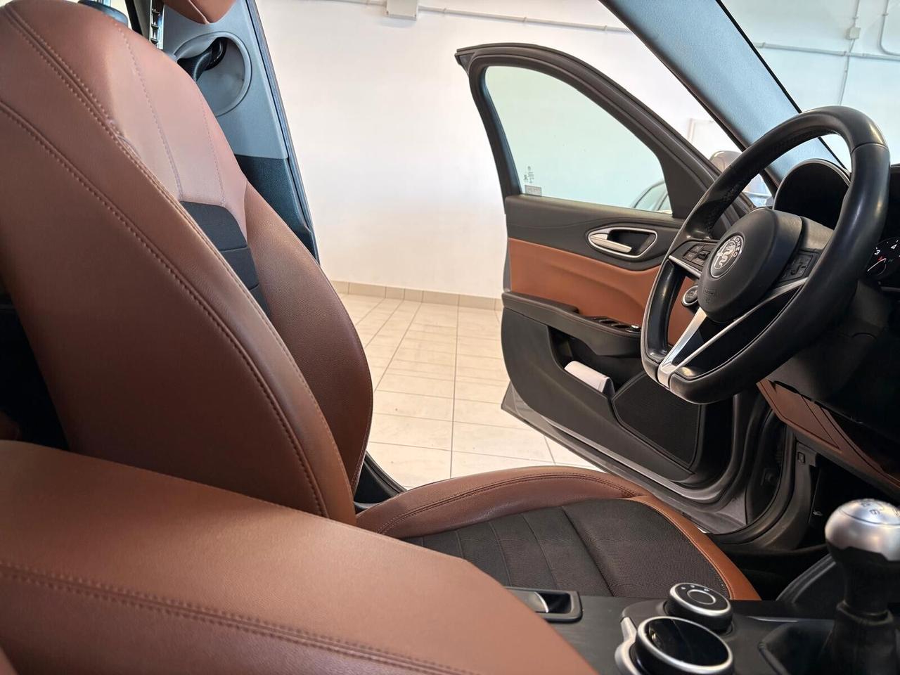 Alfa Romeo Giulia SUPER 2.2 Turbodiesel 180 CV 6mt UNICO PR.