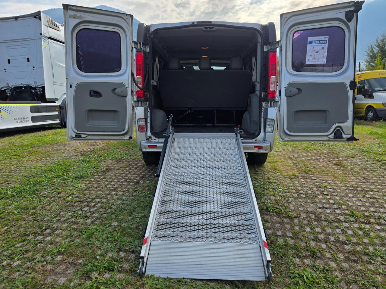 OPEL Vivaro 9 POSTI PEDANA DISABILI