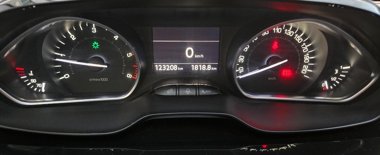 Peugeot 208 1.4 HDi 68 CV 5 porte Allure