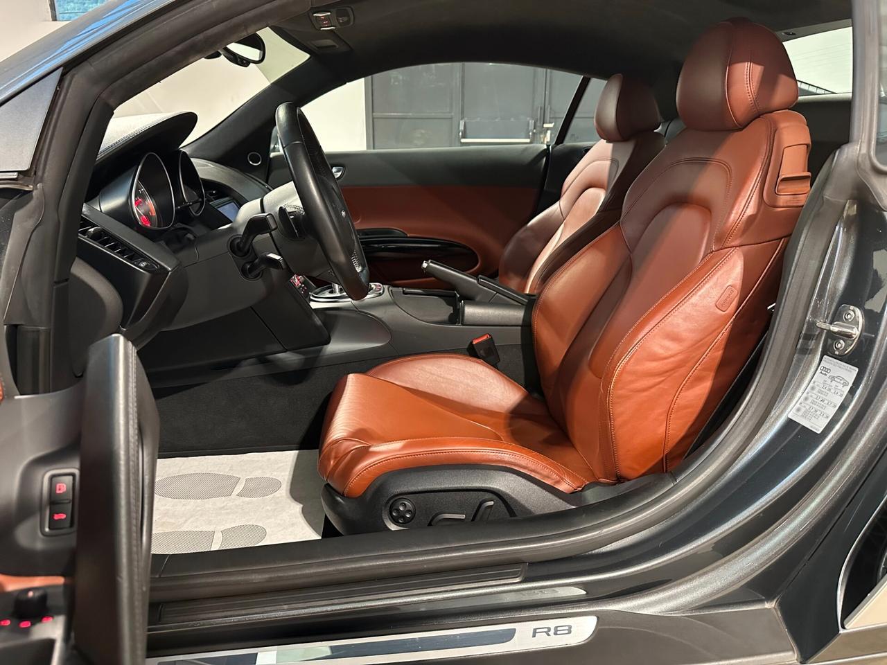 Audi R8 4.2 V8 FSI quattro R tronic - CERCHI 20?
