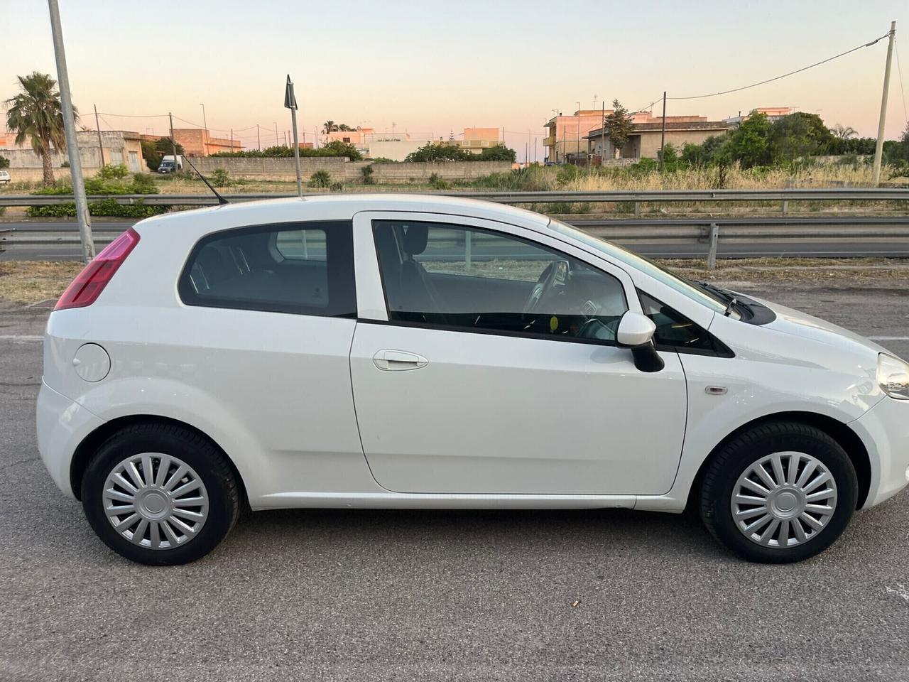 Fiat Grande Punto 1.4 EasyPower Unipro 2011