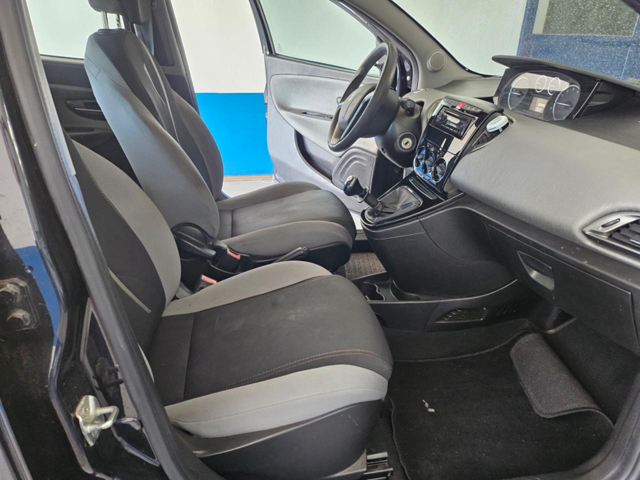 Lancia Ypsilon 1.2 69 CV 5 porte GPL Ecochic Silver