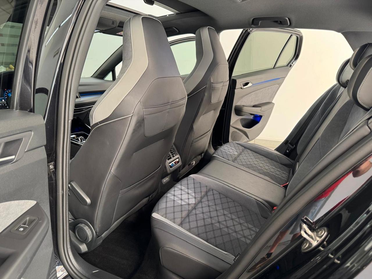 Volkswagen Golf 2.0 TDI 150 CV DSG R-Line 2023 Tetto Apribile