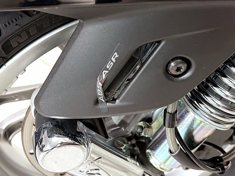 Piaggio Vespa GTS 300 HPE