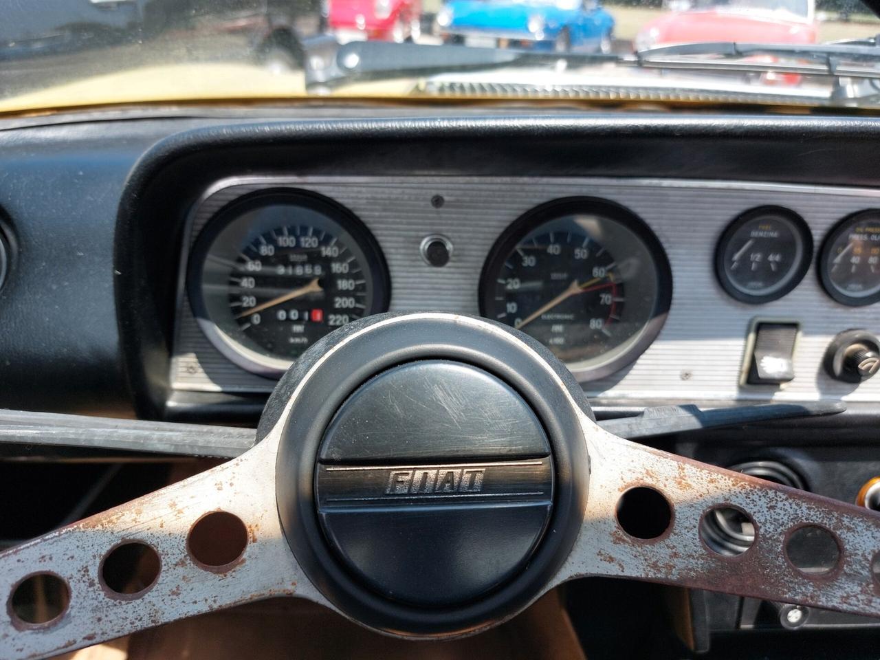 Fiat 124 Coupe 1800 del 1973 con aria-condizionata