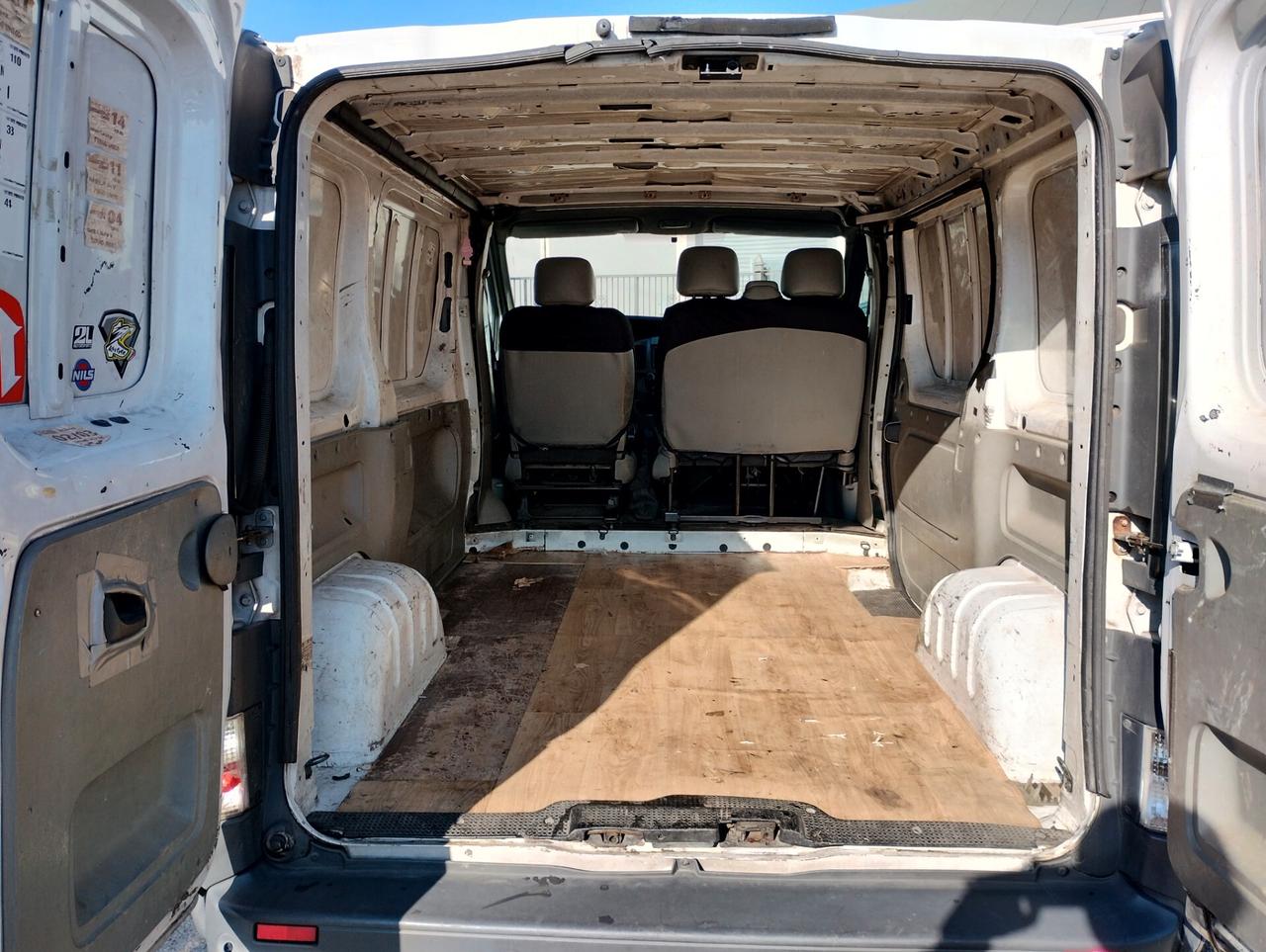 OPEL VIVARO 1.9 DIESEL 74KW 2004