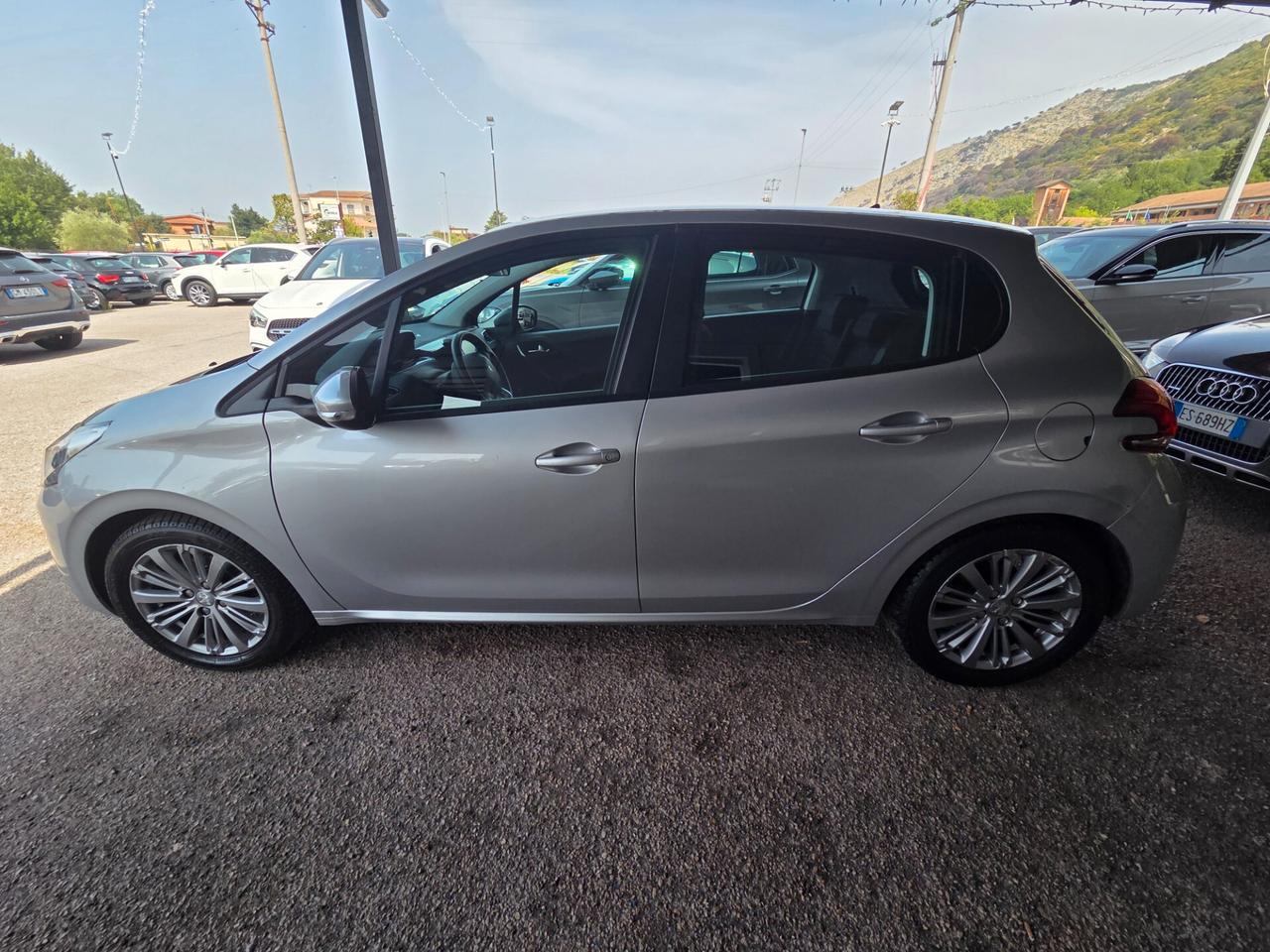 Peugeot 208 PureTech 82 5 porte Allure