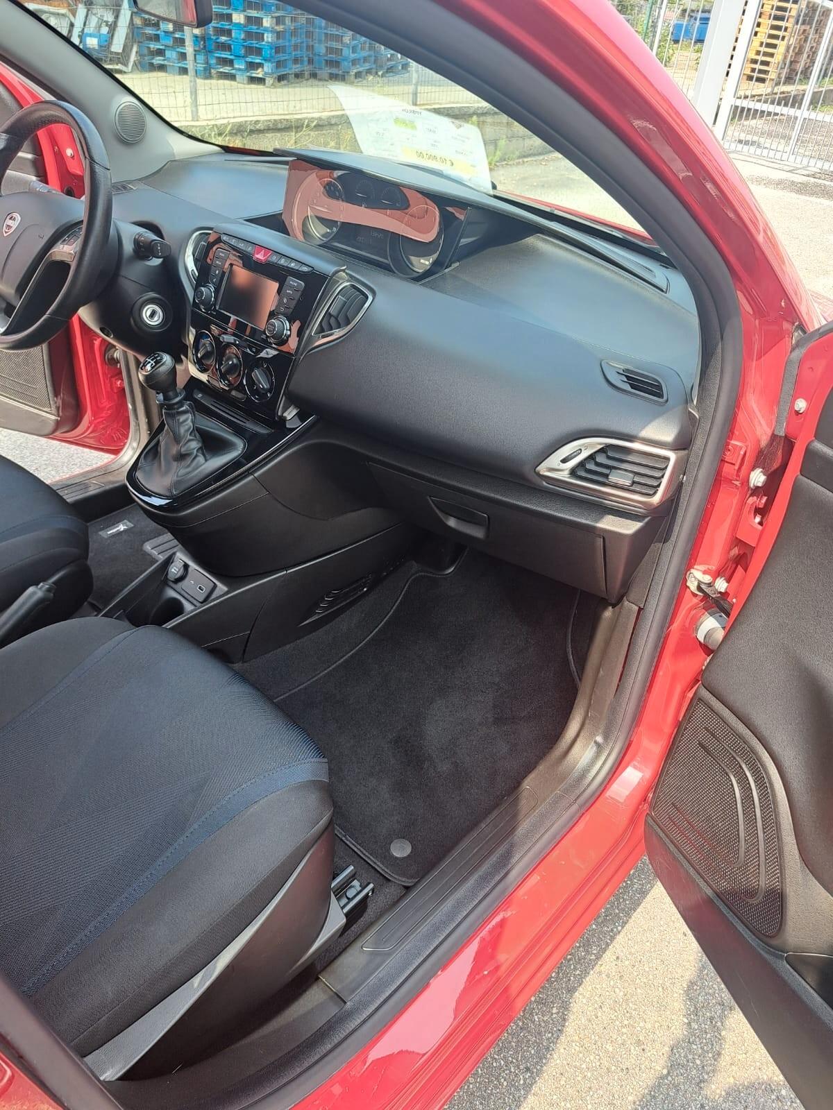 Lancia Ypsilon 1.0 FireFly 5 porte S&S Hybrid Ecochic Gold NESSUN VINCOLO DI FINANZIAMENTO