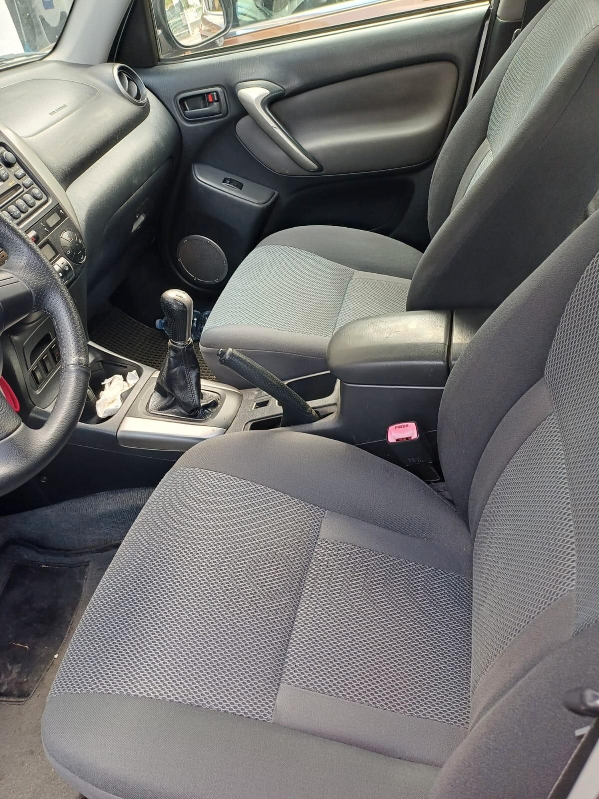 Toyota RAV 4 2.0 Tdi D-4D anno 2003 con 232000 km
