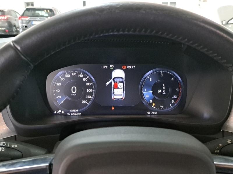 VOLVO XC40 D3 AWD Geartronic Momentum Pro MY21