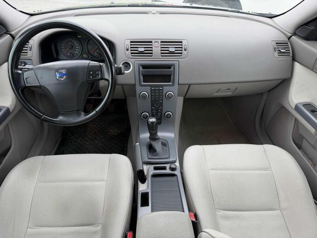 VOLVO V50 D2 R-design