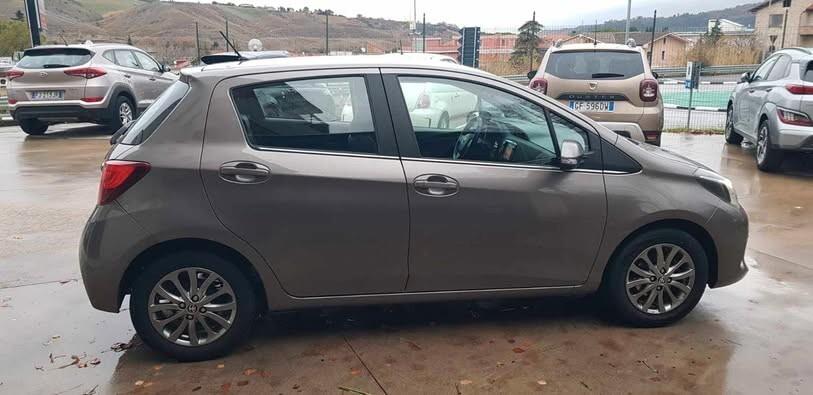 Toyota Yaris 1.0 Mpi 69cv Lounge " SOLO 36.000 KM "