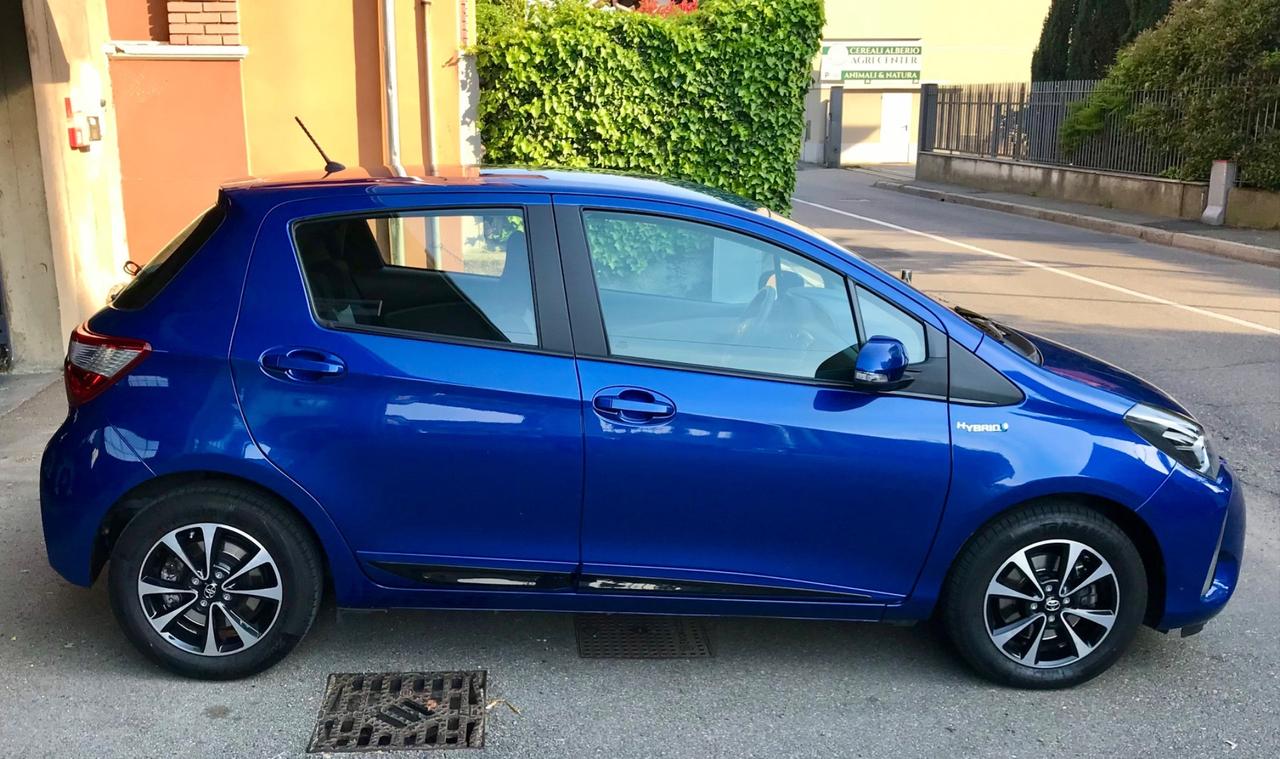 Toyota Yaris 1.5 Hybrid 5 porte Lounge Stupenda Doppio Treno Gomme