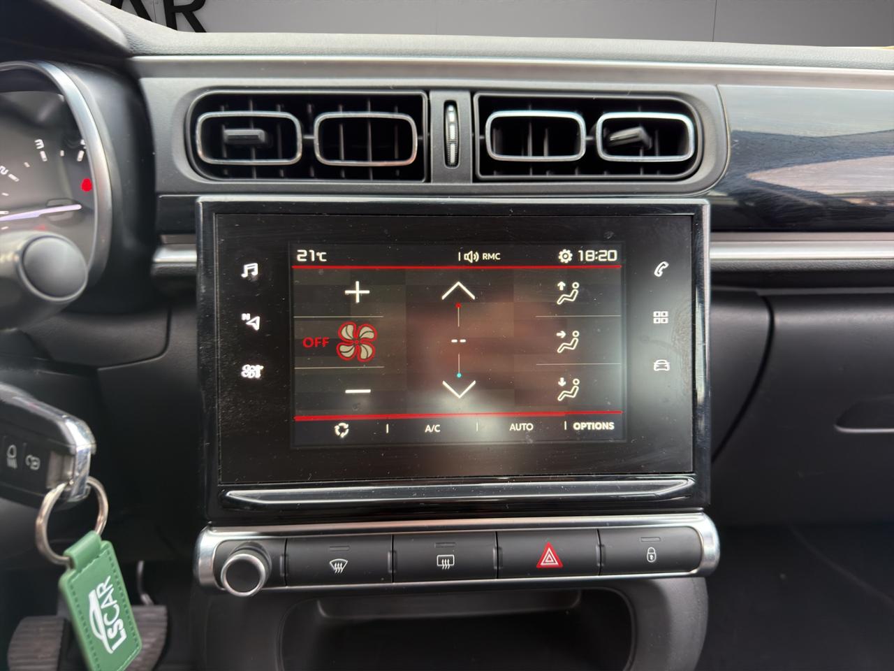Citroen C3 1.2 Shine 83cv - Unipro - Promo Finanziamento - Neopatatentati - Tagliandi certificati - Cerchi in lega - Schermo - Clima Automatico