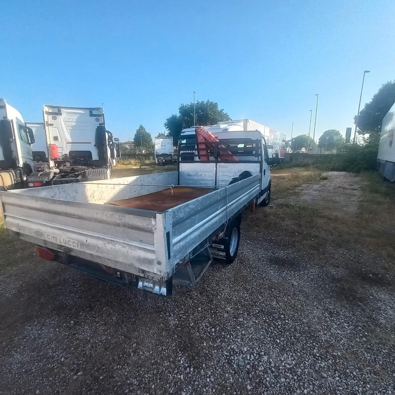 FURGONE IVECO DAILY CON GRU