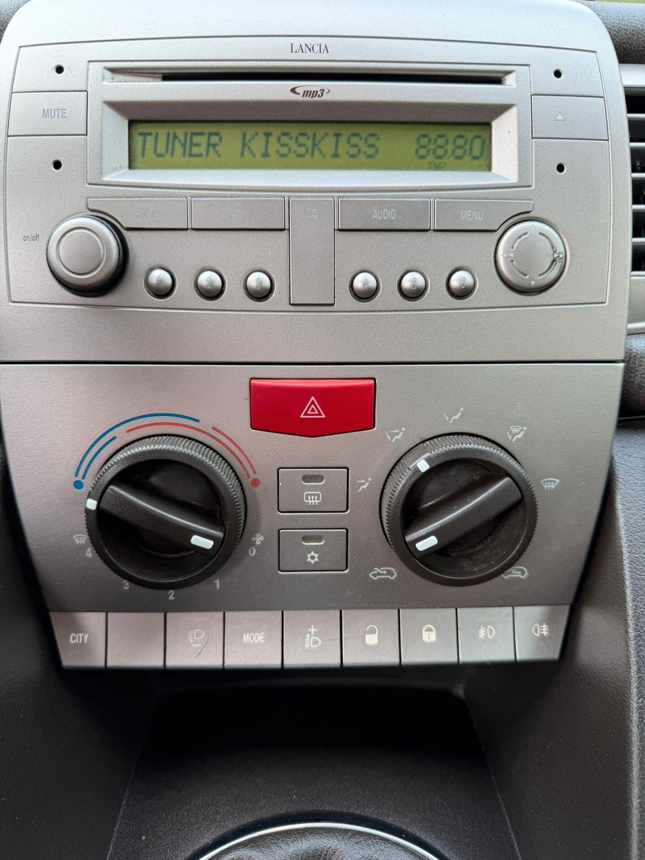 Lancia Ypsilon 1.3 MJT 75 CV Argento