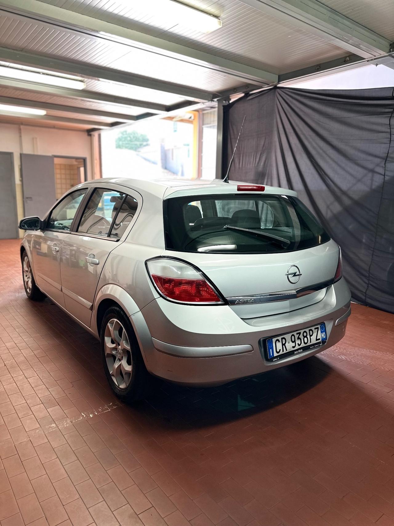 Opel Astra 1.4 BENZINA 2005