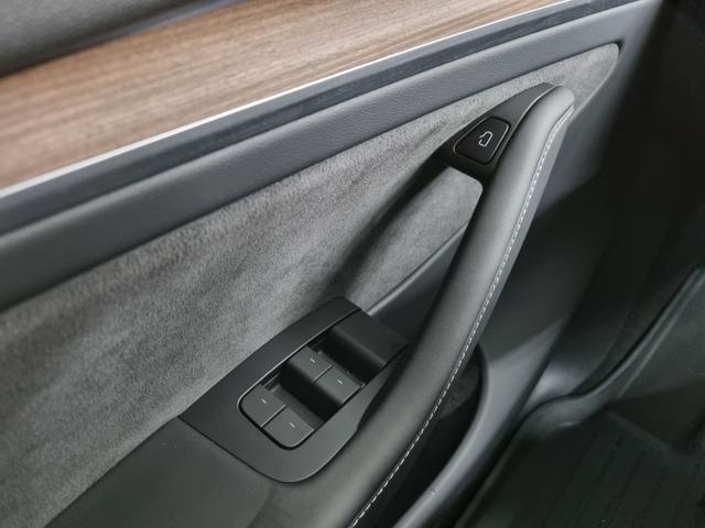 TESLA Model Y AWD Performance