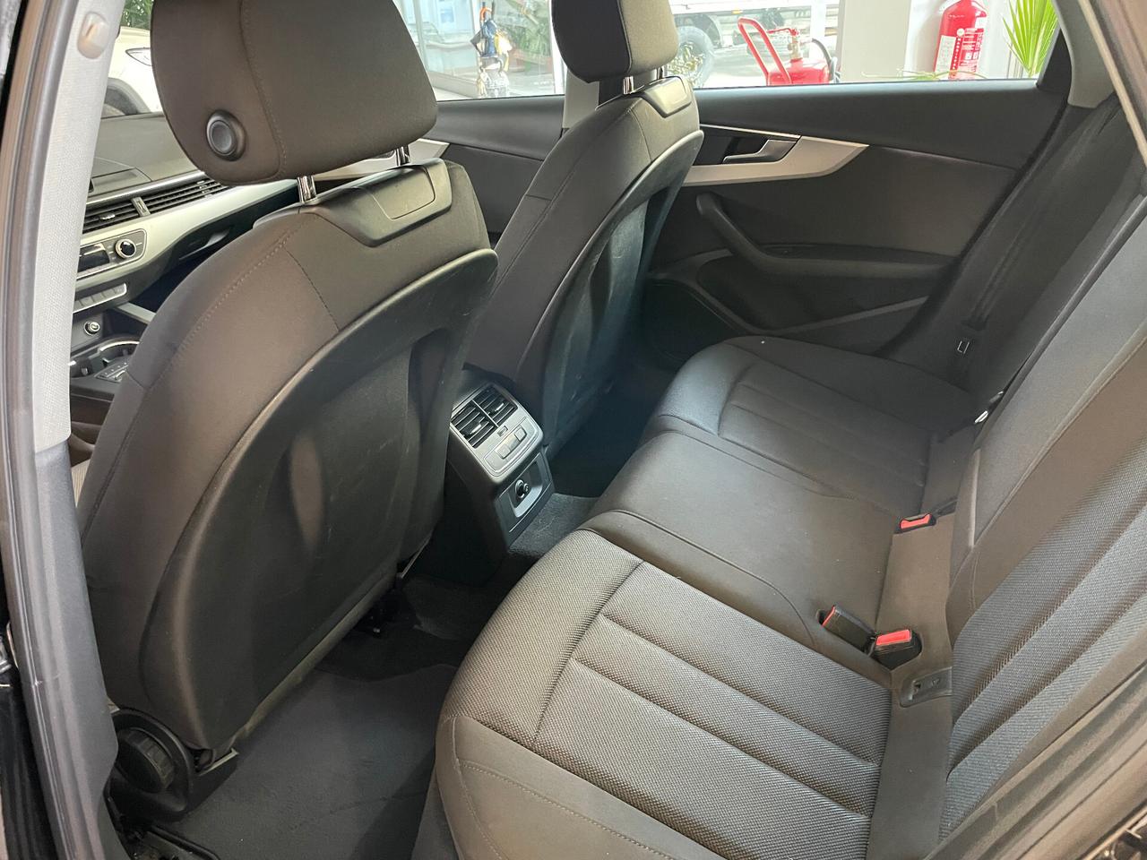Audi A4 Avant 30 TDI S tronic Design