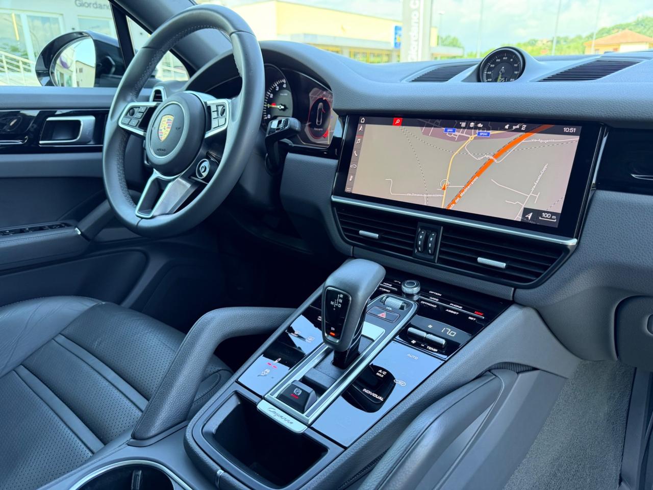 Porsche Cayenne Coupé 3.0 V6 E-Hybrid white edition