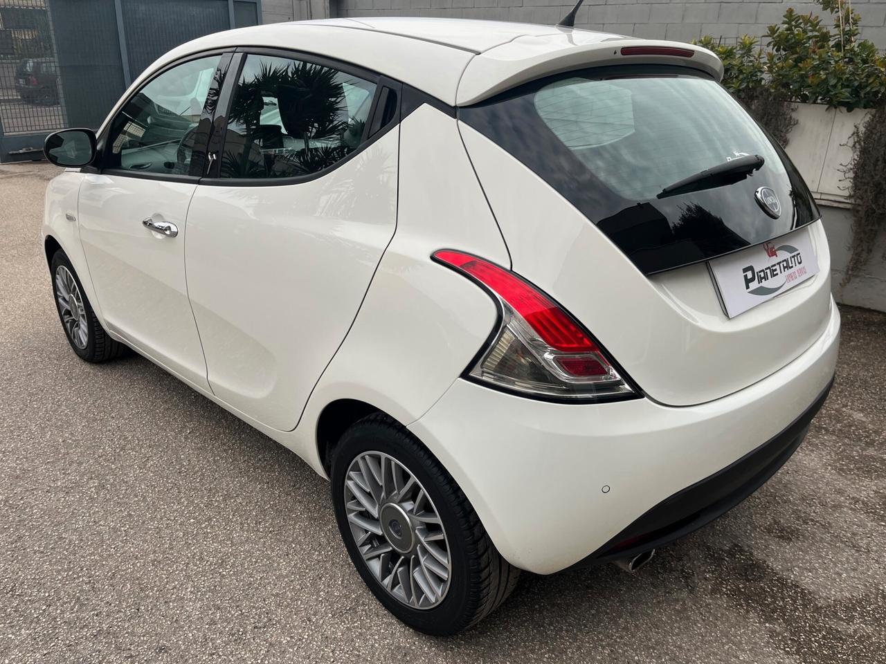 Lancia Ypsilon 1.3 mjt 95cv S&S Gold PDC/CLIMA. OK NEOPAT. PERF.