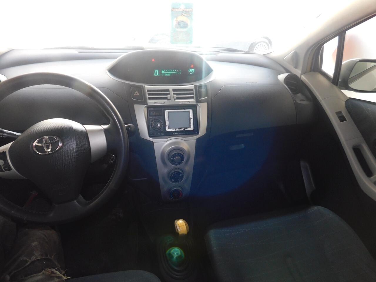 Toyota Yaris 1.0 5 porte Sol