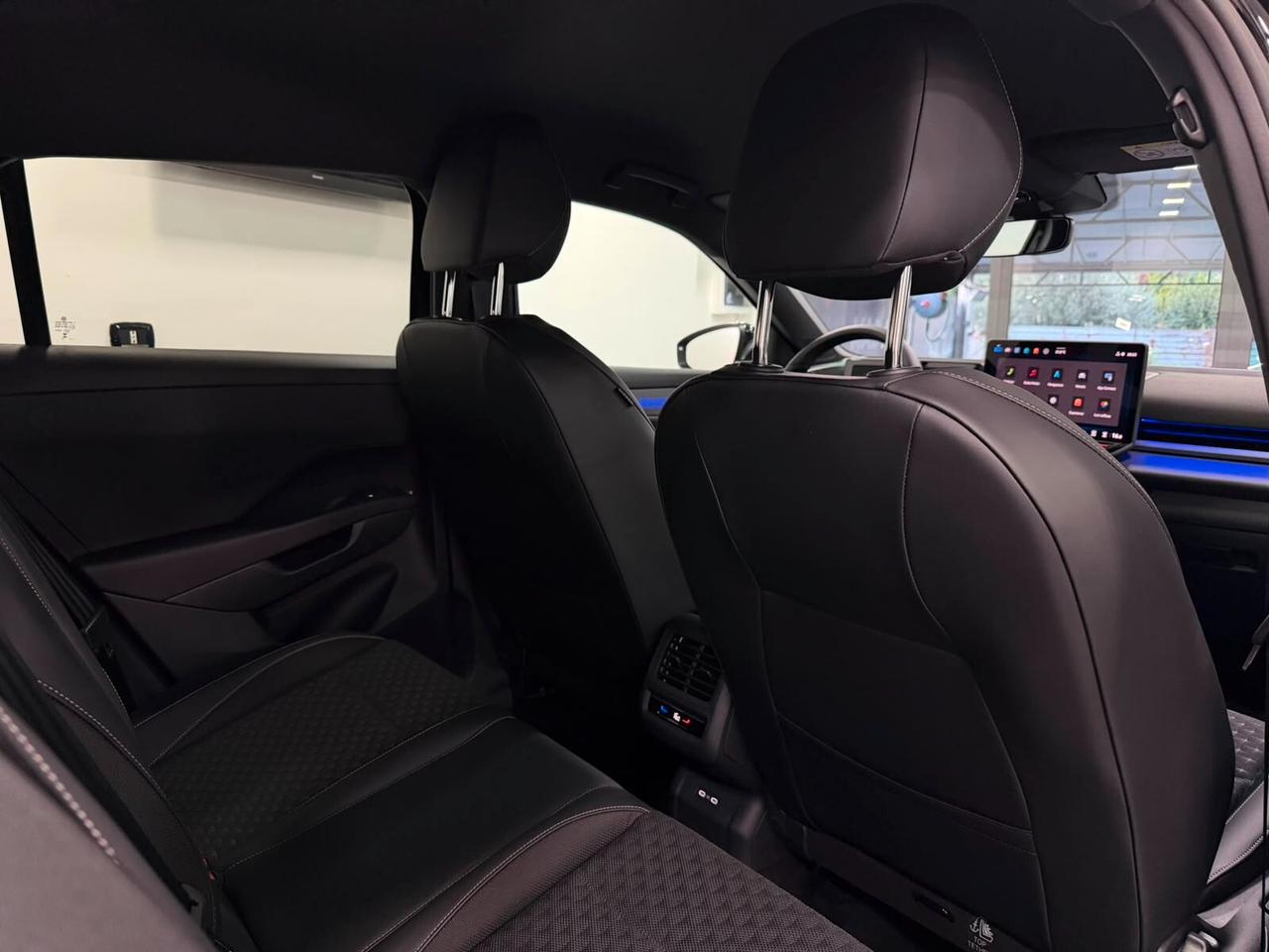 Volkswagen T-Roc 1.5 eTSI ACT 150 CV DSG R-Line