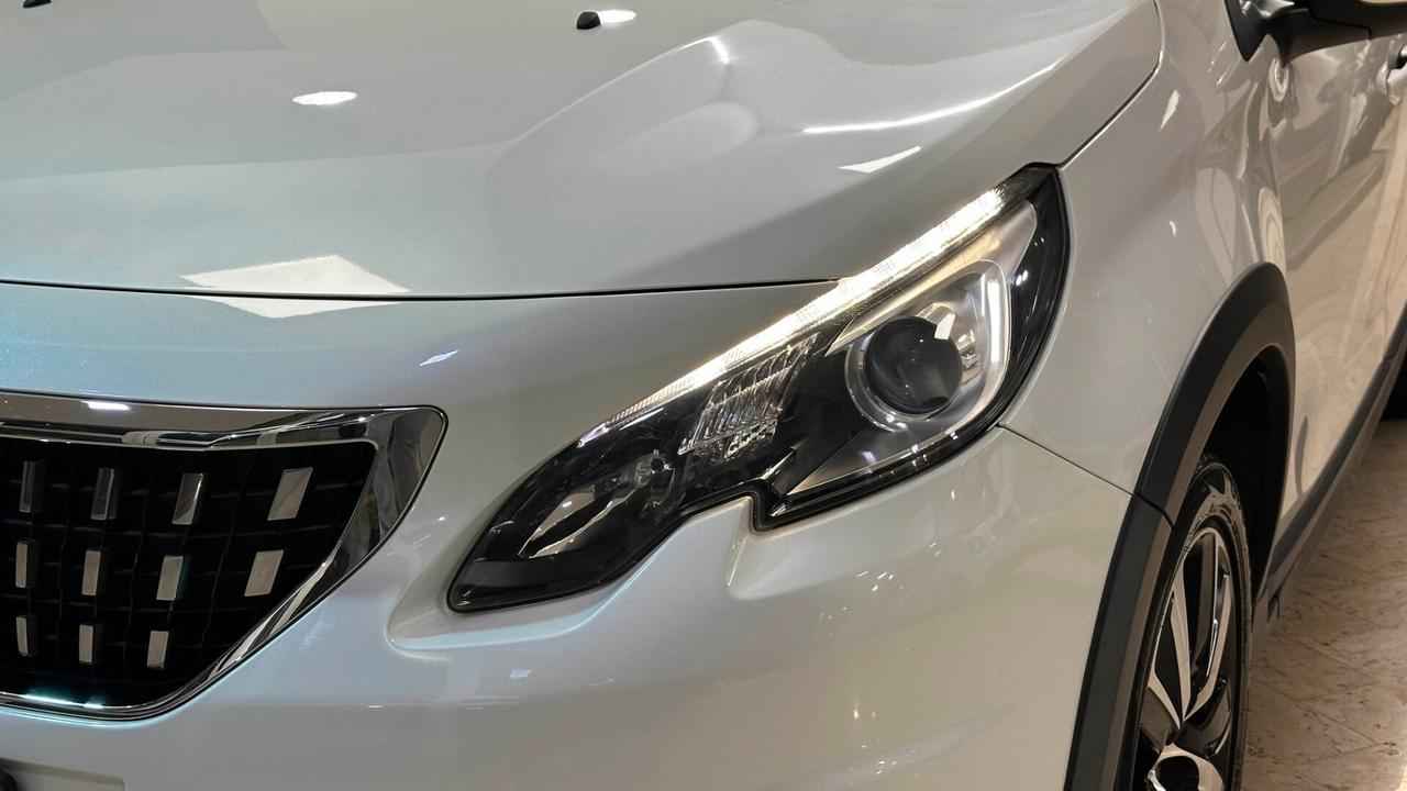 Peugeot 2008 BlueHDi 100 Allure Colore bianco perla