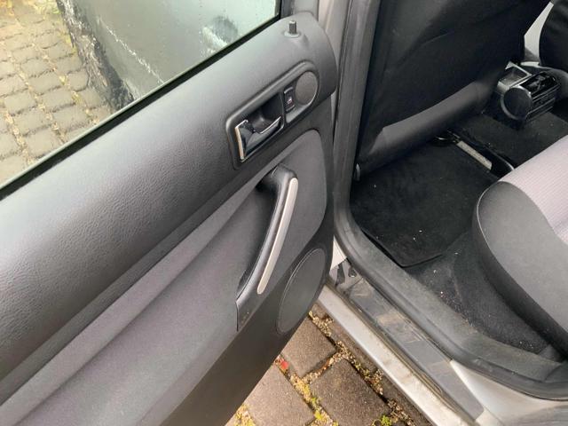 VOLKSWAGEN Golf 1.6 16V cat 5p. Highline Plus