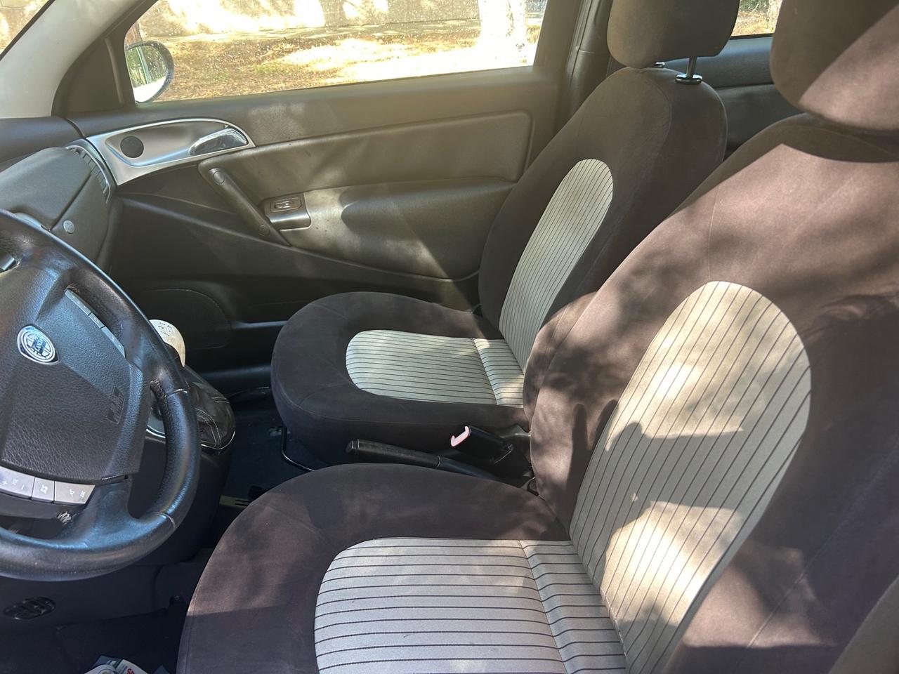 Lancia Ypsilon 1.3 MJT 75 CV Platino