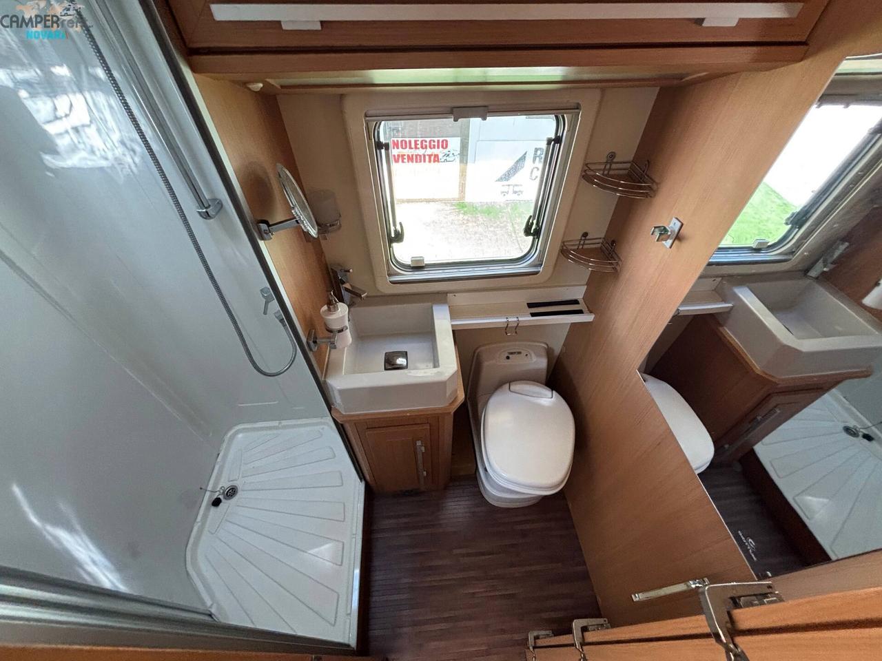 GIOTTILINE SUNNY S 210 - mansardato con doppia Dinette e letti a castello in coda