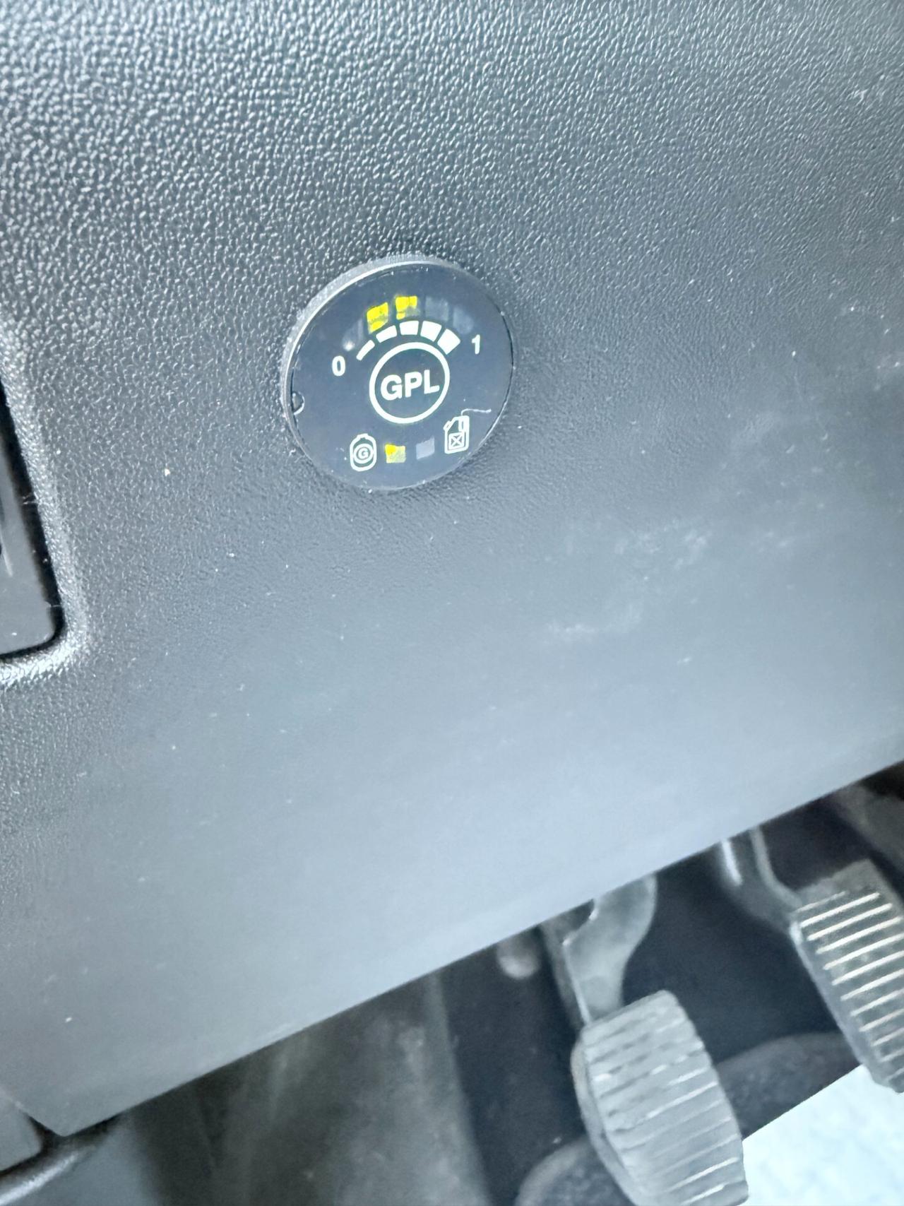 "SUPER ECO" Peugeot 208 PureTech GPL Active