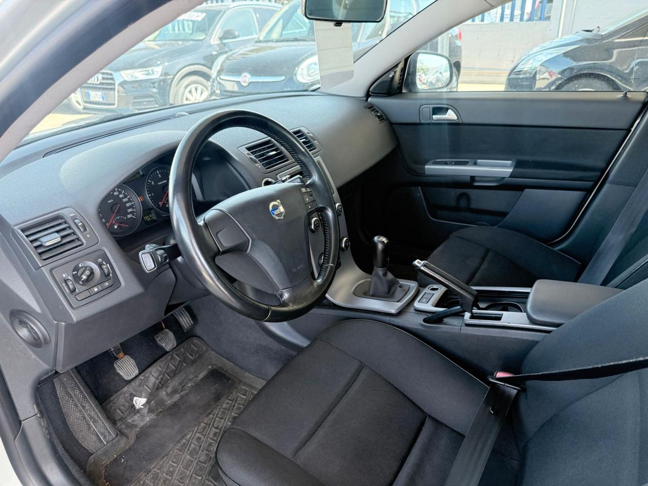 Volvo V50 D2 R-design