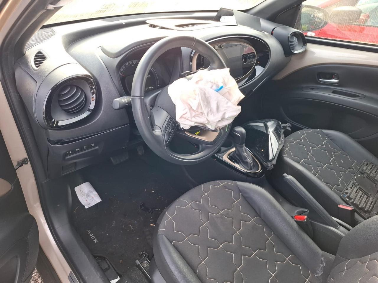 AYGO X POCHI KM SINISTRATA 2022 AUT