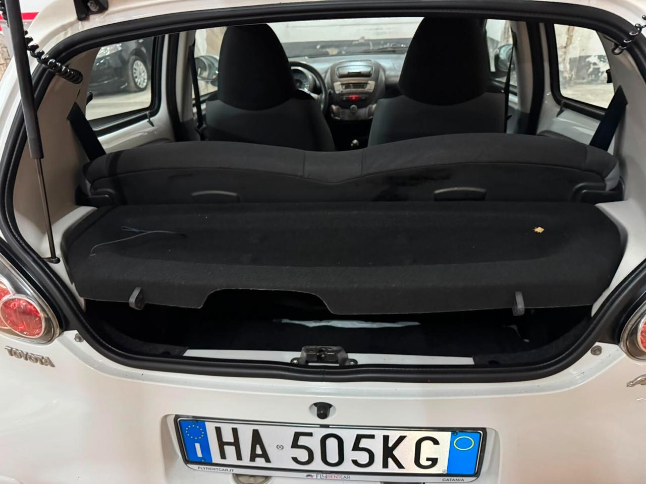 TOYOTA AYGO 1.0 CONNECT – SOLO 59.000 KM – GARANZIA – NEOPATENTATI OK”.