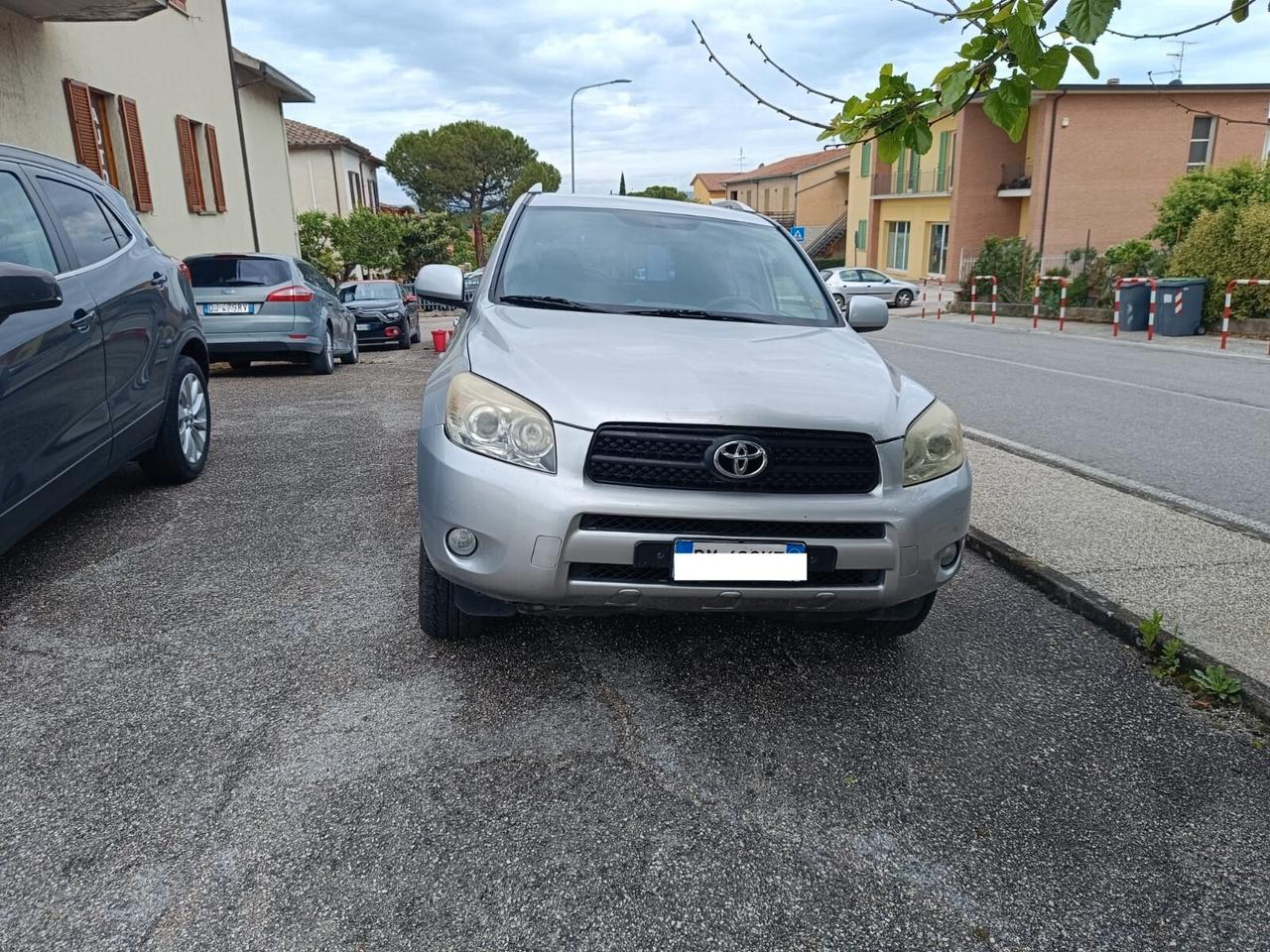 Toyota RAV4 2.2 D-4D 136 CV Luxury CARRELLO E GANCIO