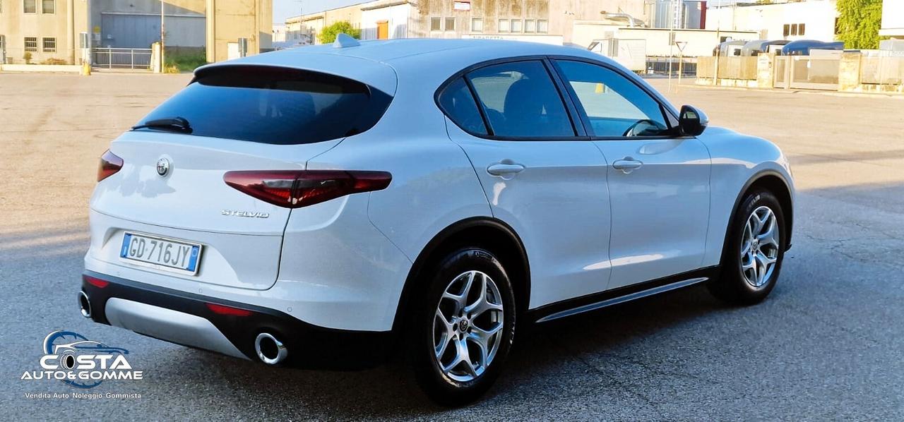 Alfa Romeo Stelvio 2.2 Turbodiesel 160 CV AT8 RWD