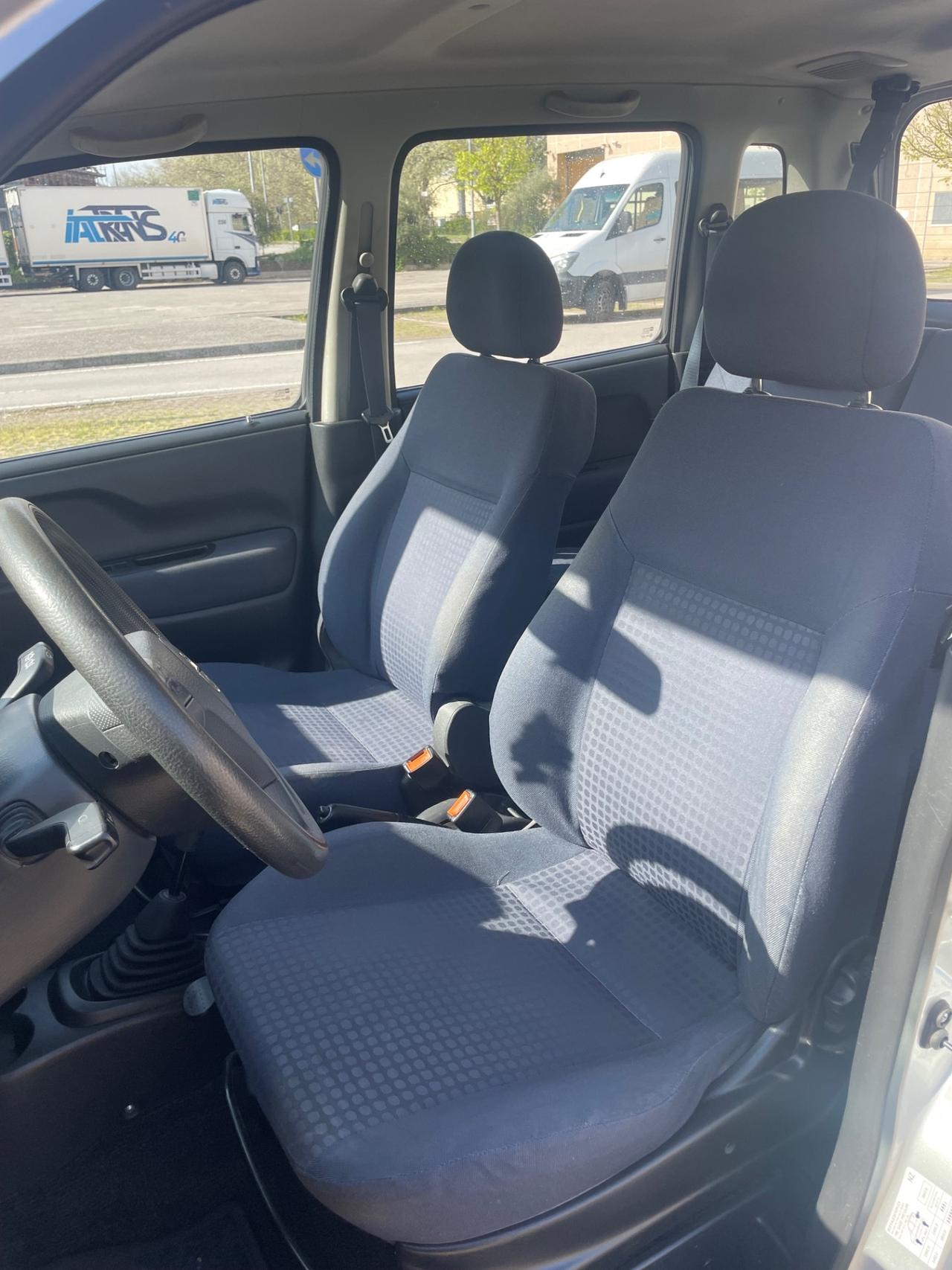 OPEL AGILA 1.0 BENZINA/GPL NEOPATENTATI 180.000 KM ANNO 2007.