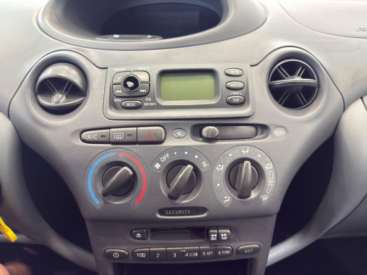 Toyota Yaris 1.3i 16V cat 5 porte Luna