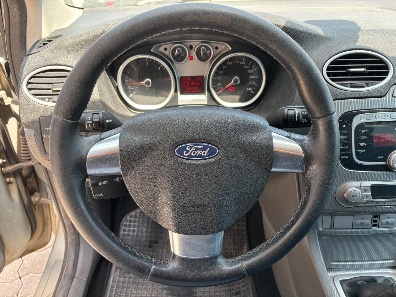 FORD FOCUS 1.6 TITANIUM 2010