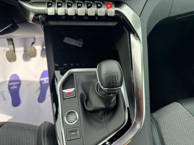 PEUGEOT 3008 PureTech Turbo 130CV Allure Pack NAVI+RETR.